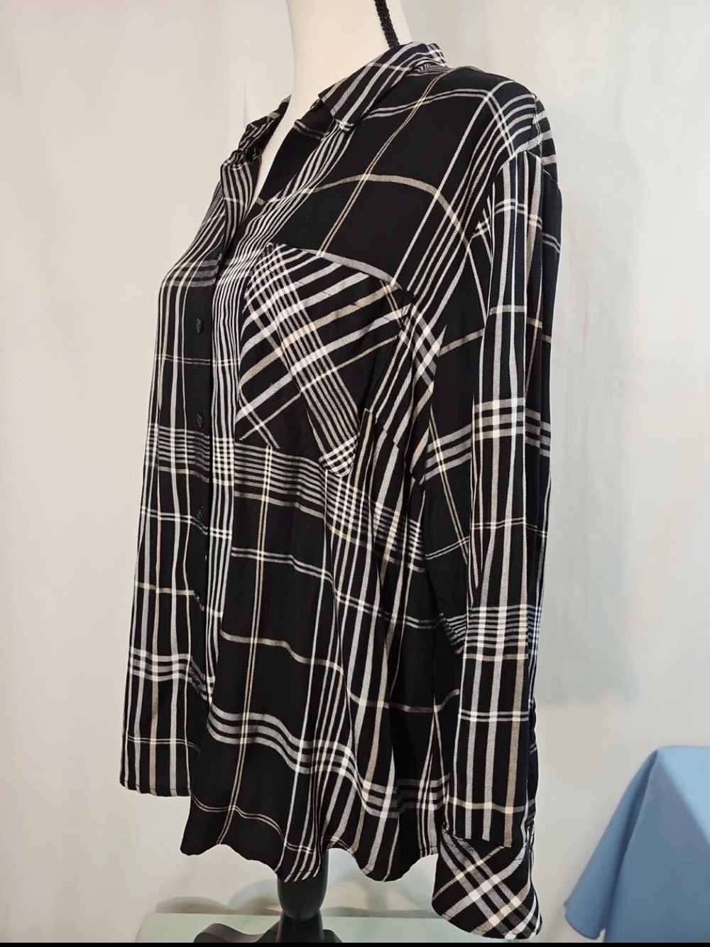 Chico's Black and White dress shirt button down size 8/10